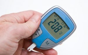 El exceso de azúcar en la sangre es la cantidad de glucosa. La glucosa es un azúcar que proviene de distintos alimentos que comemos a diario Exceso de azucar en la sangre